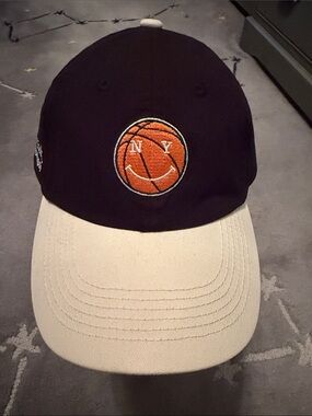 NWT NYONxKnicks Black and White New York Knicks hat